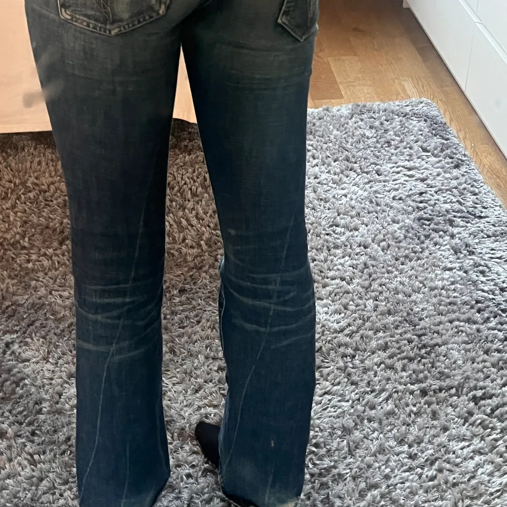 Sjukt snygga lågmidjade jeans från Nolita, säger då de inte riktigt kommer till användning . Jeans & Byxor.