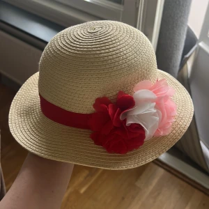 Hat snygg blommor på - Hat, ingen användning 