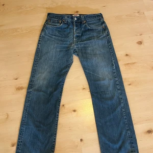 Levi 501  - Skit snygga levi 501  i storlek 32/30. Helt felfria. Säljer då dom är lite korta för mig,  Vid mer frågor, tveka inte att skriva till mig🙌🏼