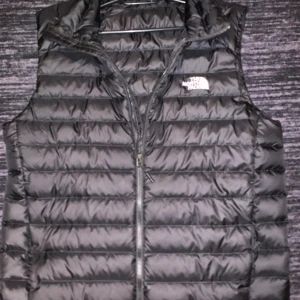 The north face väst - Utmärkt skick  Ej använd