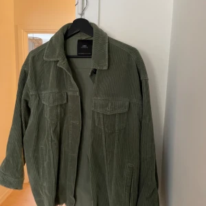 Skjortjacka/Shacket - Grön manchester, rå fåll längst ner, suuuuperfin färg