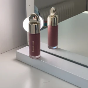 Rare beauty blush - säljer min rare beauty blush då jag aldrig använder den! den är väldigt lite använd. nypris 389 kr, säljer för 280 kr ❣️❣️
