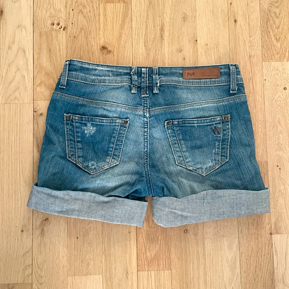 Jeansshorts köpta secondhand 🩷. Shorts.