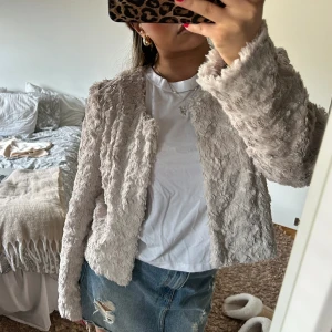 Fluffig vårjacka  - Jacka. Super fin☺️