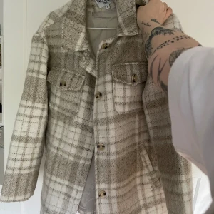 Nakd kappa  - Superfin kappa som är använd 2 gånger, fint skick.   Från NA-KD,  nypris 699. 