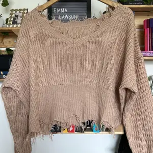 en typical American teenage tröja, säljer den då den inte kommer till användning. Vart en av mina favoriter! Färgen är en beige/rosa färg! 🇺🇸🏈