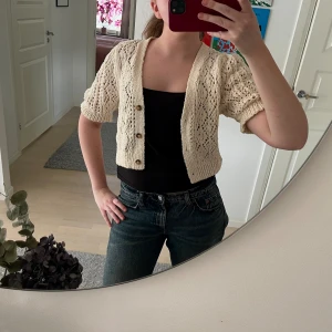 Kofta - Säljer denna gulliga kofta från zara, superbra skick och så fin nu till sommaren 🌸🌸☀️☀️