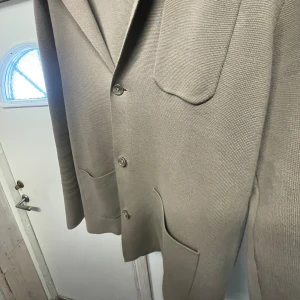 John Henric kavaj - Schysst stickad kavaj från John Henric  (Använd 3-4 gånger) 