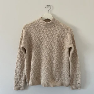 Stickad tröja - Stickad tröja från märket Rabalder. Fint skick