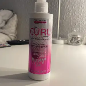 Säljer denna curl sprayen då jag ej använder den. Endast använd en gång
