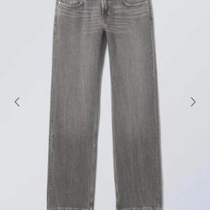 Jätte fina jeans från weekday, modellen är arrow low straight jeans💕