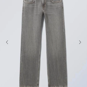 Weekday jeans - Jätte fina jeans från weekday, modellen är arrow low straight jeans💕