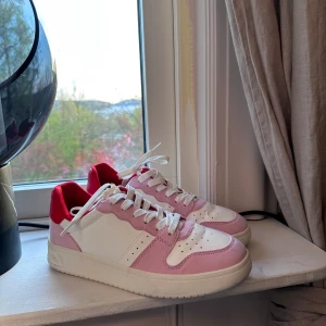 Skor från H&M - I ett mycket bra skick, använda en gång men är för små för mig💕 