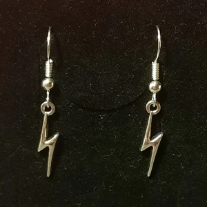 Örhängen - Örhänget är nickelfritt Handgjort från eget smyckesföretag 