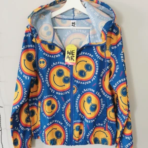 Zumbawear, zumba jacka, träning, hoodie  - Snygg tröja, jacka från zumbawear.eu  Storlek small men passar även medum. Ny med prislapp kvar. 