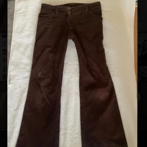 Lågmidjade jeans  - Mina favorit lågmidjade bruna jeans🤩 Pris kan diskuteras vid snabb affär 