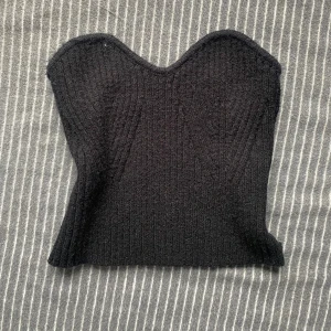 Topp  - Mysig topp utan ärmar. Fint skick  Passar S/M