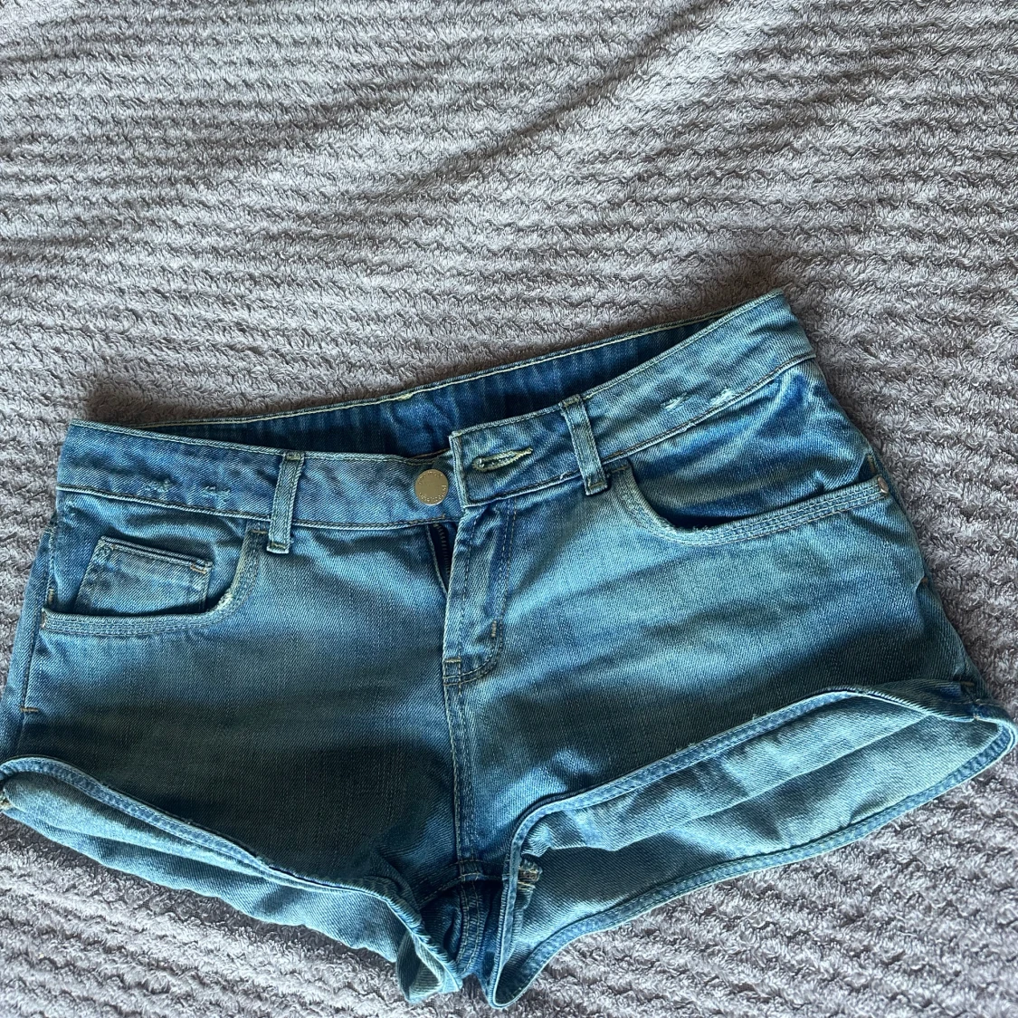 Lågmidjade jeansshorts  - 90
