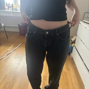 Svarta jeans från lager 157 (icon modell) Storlek L men passar som M skulle jag säga Testade några ggr 