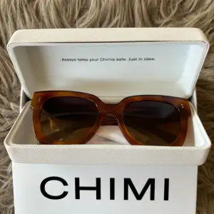 Säljer min Chimi solglasögon, fick i present. Köparen betalar frakten. 