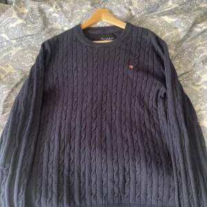 Tröja - Tröja från bondelid i storlek medium, fint skick!  Nypris ca 600kr om jag minns rätt. Mitt pris 200kr.. 