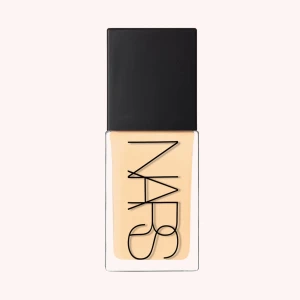 Nars light reflacting foundation deauville  - Använd ett par gången eftersom det var fel färg för mig. I färgen mont blanc   Ord pris , 635  Fri frakt 