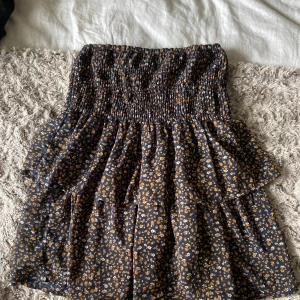 Volang kjol - Jätte söt volang kjol, säljer eftersom jag inte får så mycket användning av den ❤️❤️