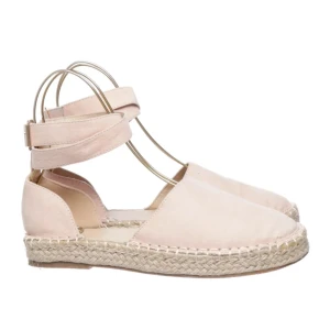 Espadrillos sommar skor - Det står att den är i storlek 36 men känns mer som 37 och därför är den för stor för mina fötter och är oanvända.