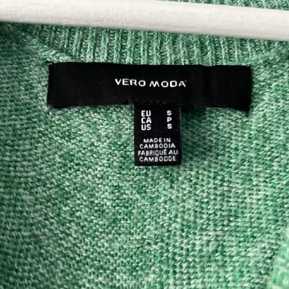 En fin oanvänd stickad tröja från VERO MODA💚nypris 250kr💚. Tröjor & Koftor.
