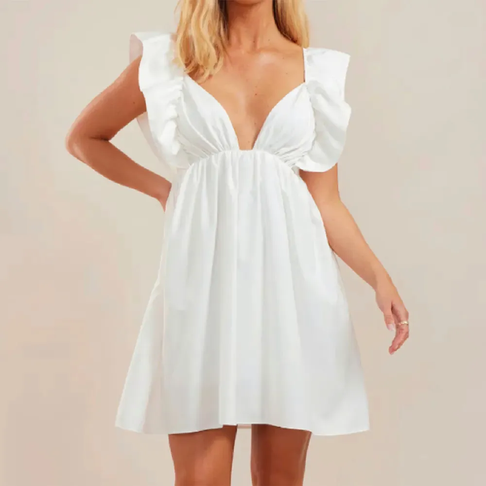 Säljer denna fantastiska klänningen från chiquelle!! köpt av en tjej här på plick & har aldrig används (lappen kvar)💕  Nypris: 799kr. Klänningar.