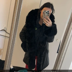 Super snygg jacka - Jätte fint skick  Knappt använd