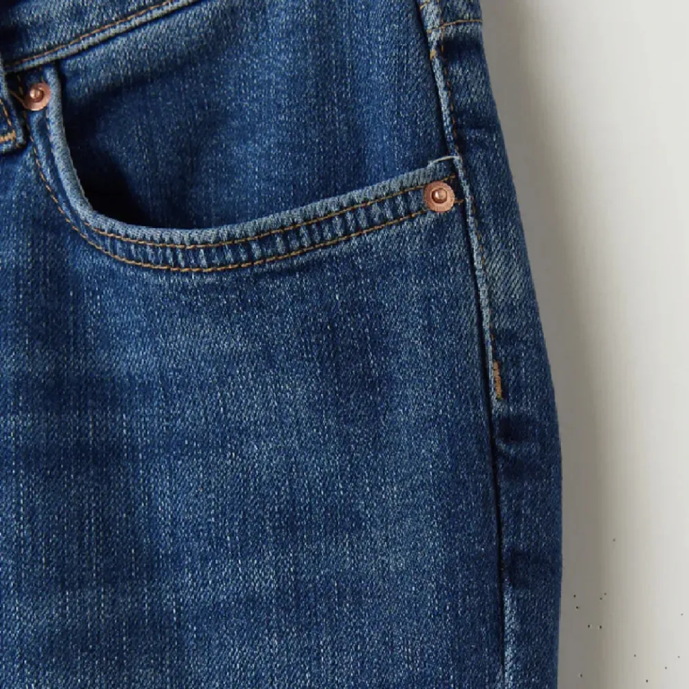 Väldigt fina jeans används endast en gång. Kommer inte till användning längre. . Jeans & Byxor.