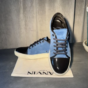 Lanvin - Tja säljer dessa assfeta lanvinsen uk 10, passar 44, ser ut som nya. Nypris 4350 mitt pris 2250. Sällsynt färg 🎨 Dustbag tillkommer 🔥🤝🏻 tveka inte höra av er vid frågor eller funderingar 