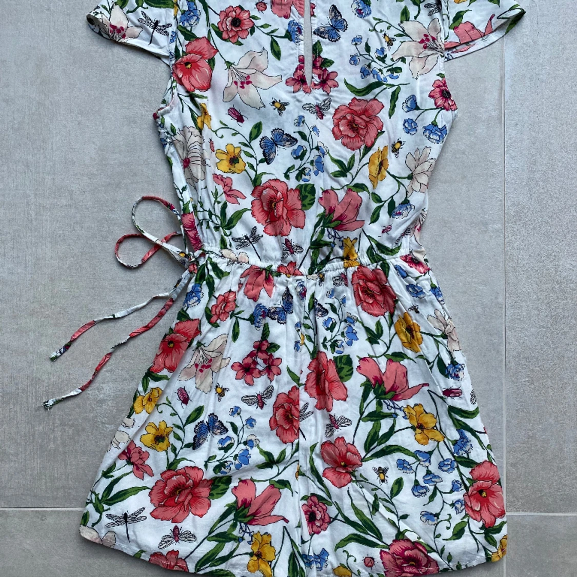 Blommig byxdress - 90