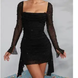 En jätte fin klänning från oh polly som sitter fint men va lite för stor för mig köpte för 1400kr men säljer för 900 kr