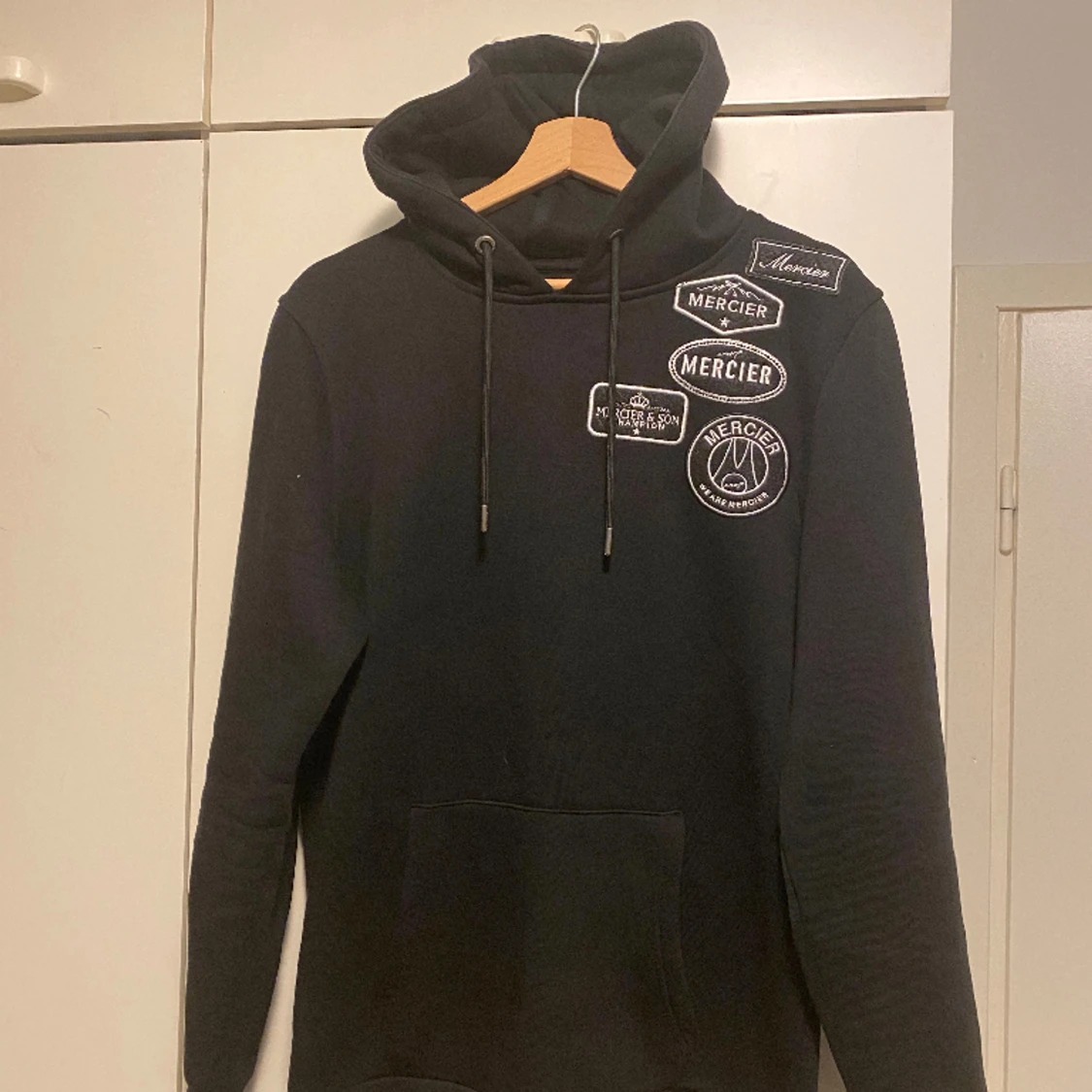 Mercier svart hoodie limited edition  - 90
