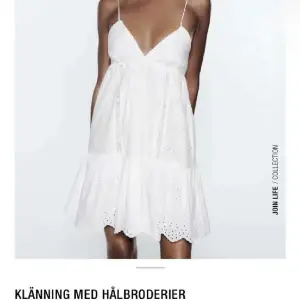 Säljer den här fina klänningen från zara pga den är lite för liten💕 Använt ett fåtal gånger men i mycket bra skicka  Nypris 499💕