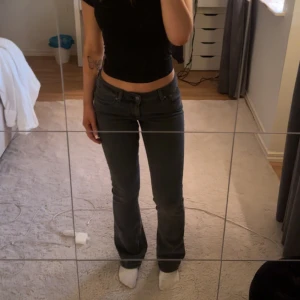 Bootcut Jens low waist  - Säljer mina Junkyard jeans i storlek XS då dom inte kommer till användning längre. Jag är 163 cm.  Skriv vid fler frågor eller fler bilder. 