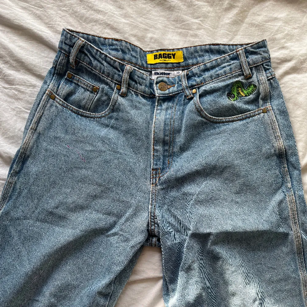 Säljer dessa snygga butter jeans i perfekt skick | Storlek 30 | bara att skriva vid minsta fundering!. Jeans & Byxor.