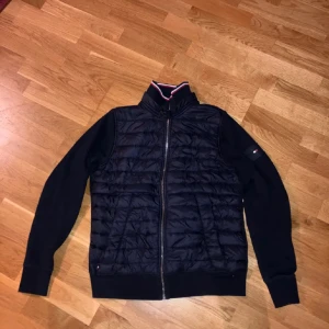 Tommyhilfiger cardigan  -  Lite använd men ingen skada