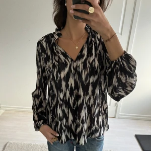 Blus - Fin blus, använd 2 gånger 💓💓