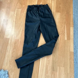 Leggins  - Storlek XS, endast provade i imitation skinn köpt från Lager 157
