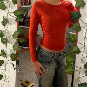 Röd Zara topp - Gullig tajt Zara topp :)  Skriv för fler bilder!