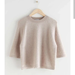 Stickad t shirt - Stickad tröja i storlek S, från &other stories. Topp skick! 