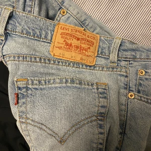 Levi’s jeans bootcut - Lågmidjade Levis jeans! Super snygga! Jag är 170 cm och har 32 i längd🩷⭐️