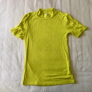 Neongul t-shirt  - Cool t-shirt i bra skick⭐️