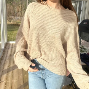 Tröja i beige - Tröja i beige från bikbok 🤍