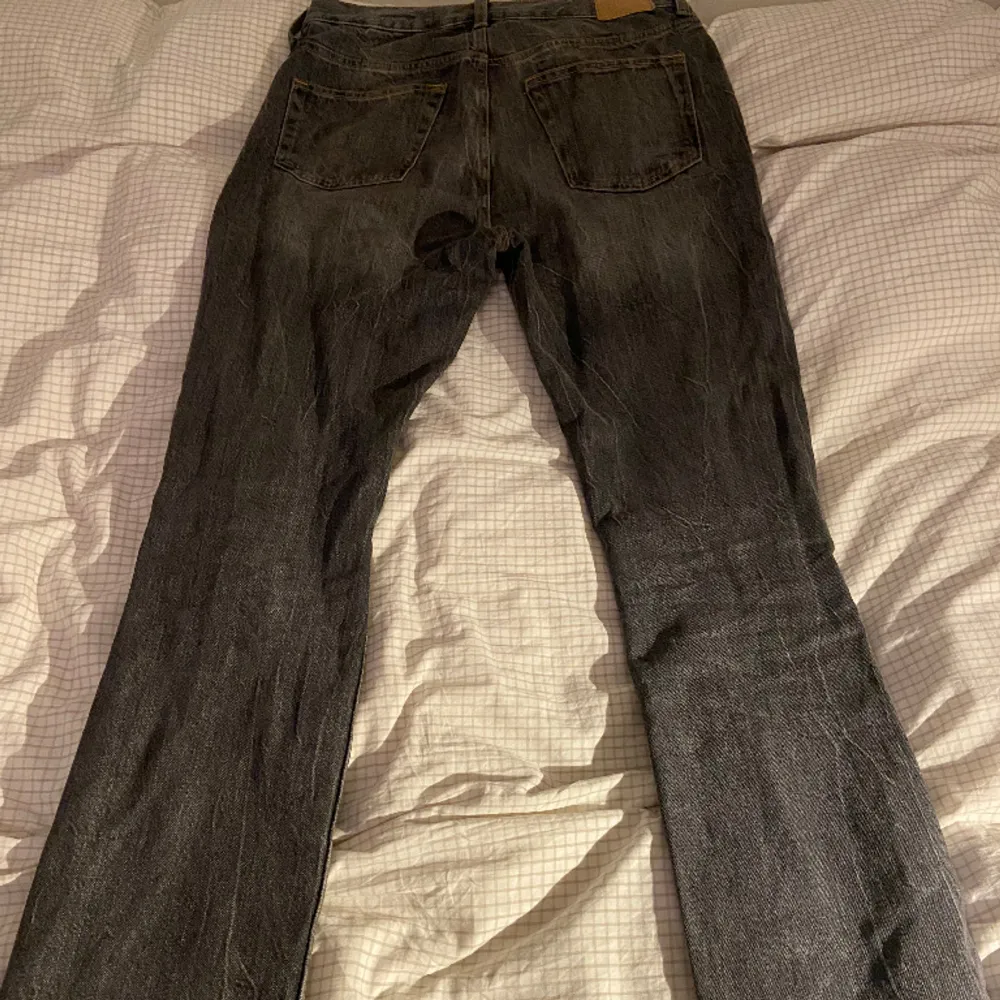 Weekday jeans i jätte bra skick, använda typ 5 gånger, . Jeans & Byxor.