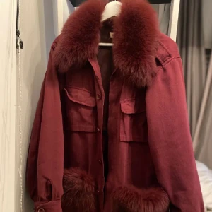 Custommade Jacka - Intressekoll på min underbara custommade windiefur jacka som är slutsåld överallt och supersvår att få tag på💞💞 *tar inte emot prisförslag under 4000💕