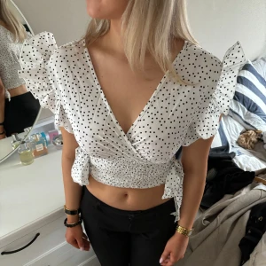 Somrig top - Jättefin somrig top som enbart är använt ett fåtal gånger!🩷  Säljes pga den tyvärr blivit för liten för mig😞